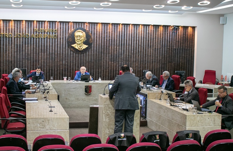 TCE aprova contas de Paulista e mais nove prefeituras e concede prazo ao Estado para regulamentar gratificações do SUS