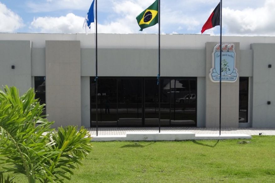 Prefeita de São Domingos exonera todos os servidores contratados, comissionados e secretários