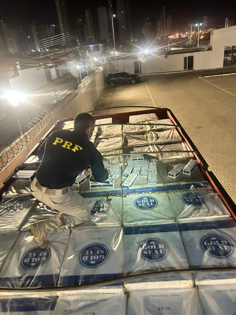 Carga de cigarros avaliada em quase R$ 1 milhão é apreendida pela Polícia Rodoviária Federal, na Paraíba