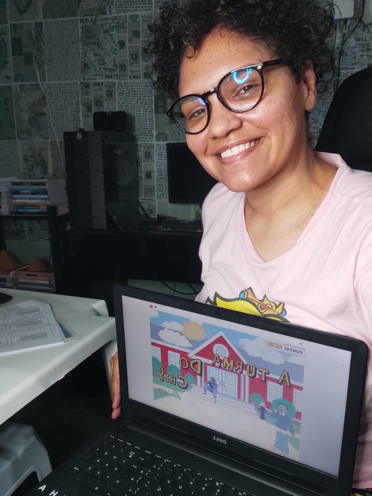 Professora Pombalense cria jogo educativo por meio da linguagem de programação usando o construtivismo de Piaget para ensinar estudantes da Educação Prisional