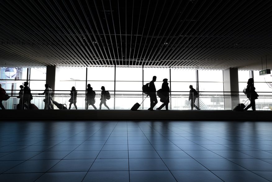 ANAC garante 80% de desconto em passagens aéreas para acompanhantes de pessoas autistas
