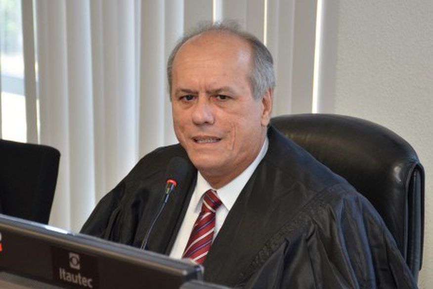 Desembargador Ricardo Porto rejeita embargos do governo do Estado sobre o pagamento de 100% do valor da bolsa desempenho aos professores