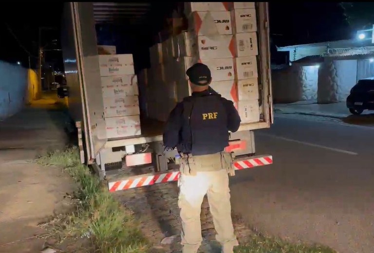 Carga de cigarros contrabandeados é apreendida pela PRF no Sertão da Paraíba