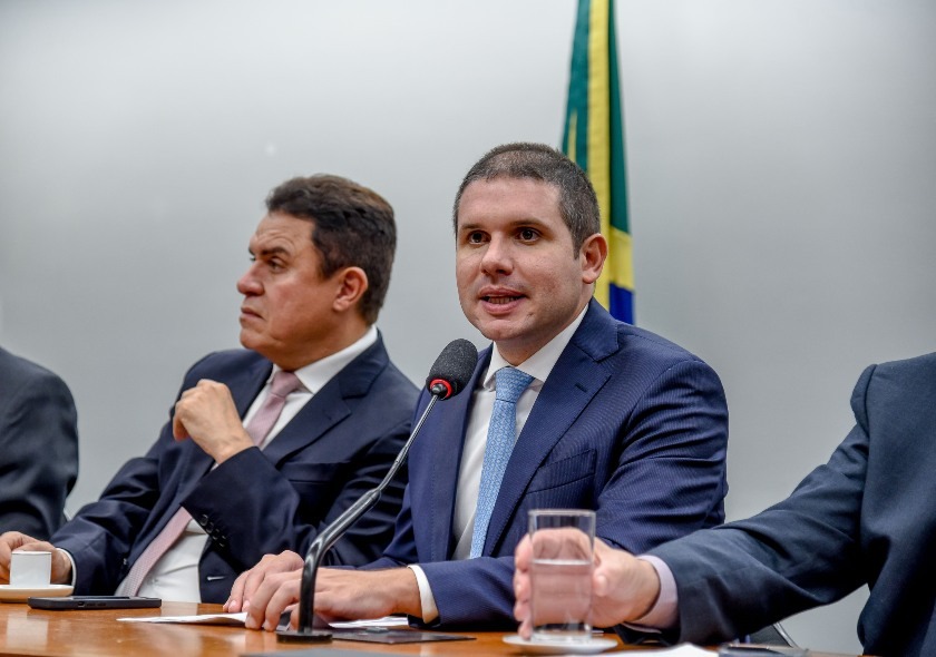 Comissão de Finanças aprova projeto de Hugo Motta que permite acesso ao SAMU via app de celular