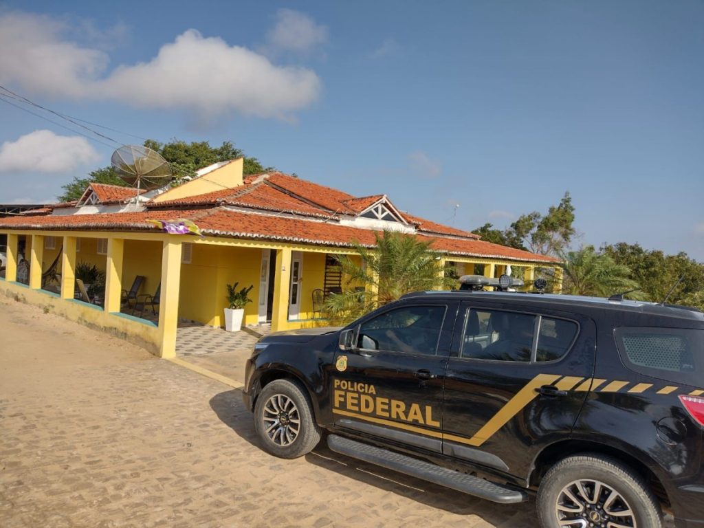 PF cumpre mandados na casa de ex-prefeita, genro e prende candidato a prefeito