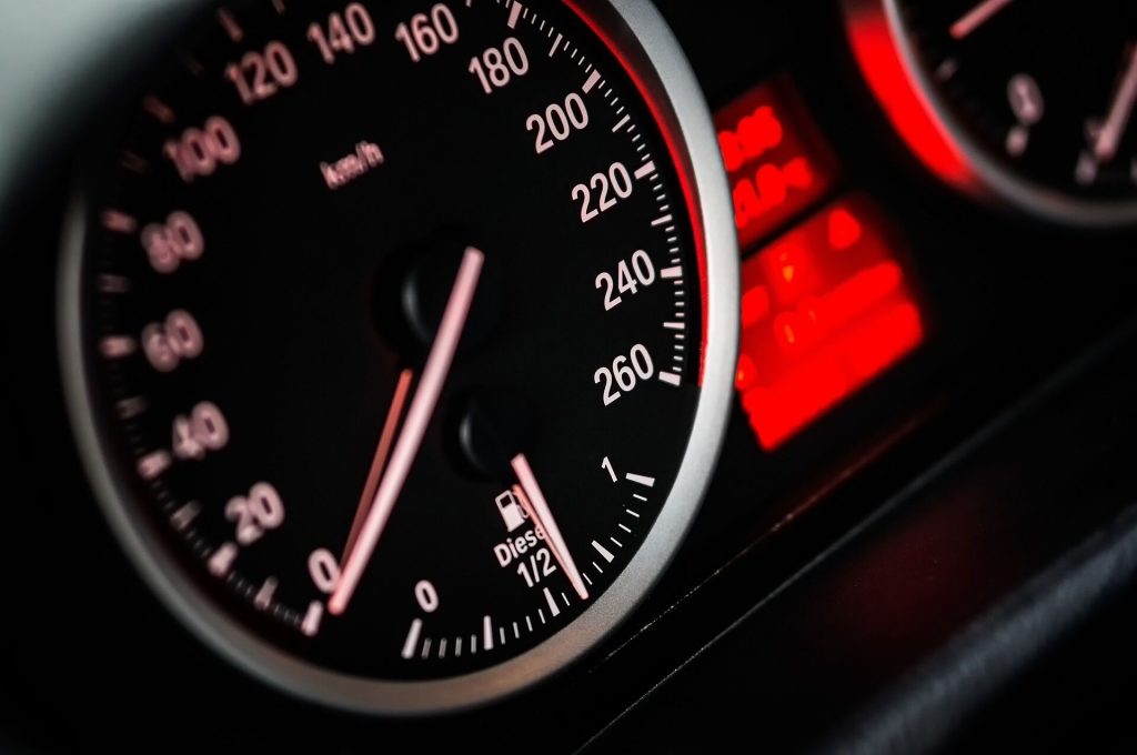 Criança é uma das vítimas de acidente entre dois carros, na PB