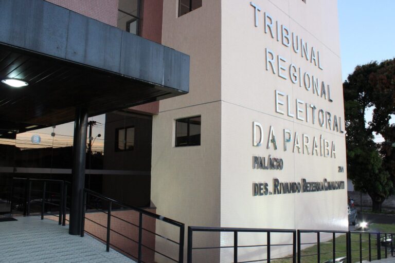 Justiça Eleitoral mantém multa de R$ 53 mil a mulher que postou, no Instagram, pesquisa não registrada no TSE