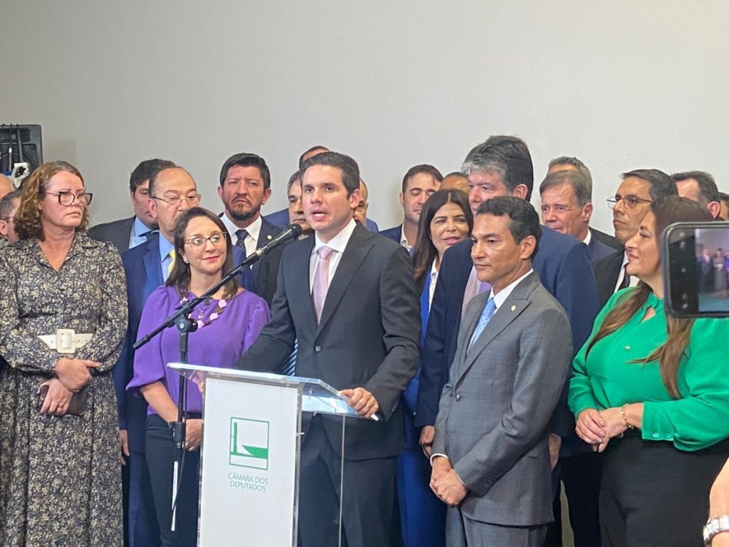 Com presença de Ruy e Romero, Podemos anuncia apoio a Hugo Motta