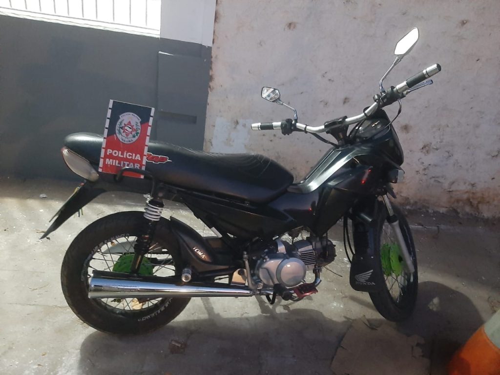 POLÍCIA MILITAR RECUPERA MOTO FURTADA E CONDUZ HOMEM À DELEGACIA, EM PAULISTA