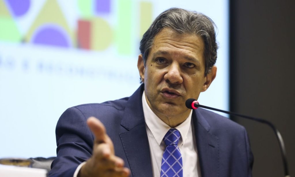 Pé-de-Meia não vai ser interrompido, diz Haddad