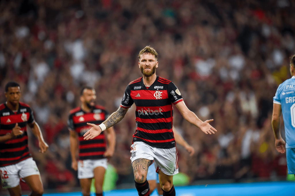 Com time misto, Flamengo derrota Botafogo e assume liderança do Carioca