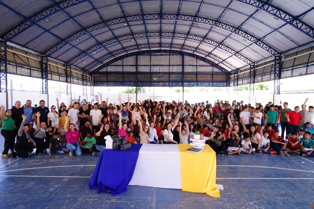 Prefeitura Municipal de São Bento distribui Kits Escolares com estudantes no 1º dia de aula do ano letivo 2025