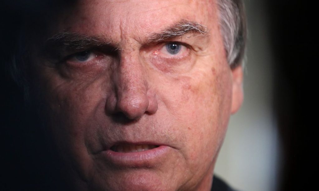 Prazo para Bolsonaro e aliados se defenderem da denúncia do golpe termina nesta quinta