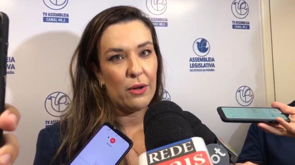 Camila Toscano avalia filiação ao PSD, mas vai esperar “poeira baixar”