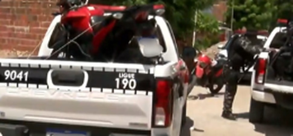 PM localiza desmanche de veículos roubados e prende quatro pessoas, em João Pessoa