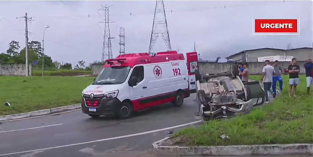 Grávida fica ferida após carro capotar em acidente na Perimetral Sul, em João Pessoa
