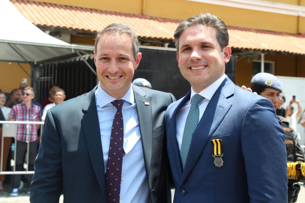 Hugo Motta é condecorado com a maior honraria da Polícia Militar de São Paulo