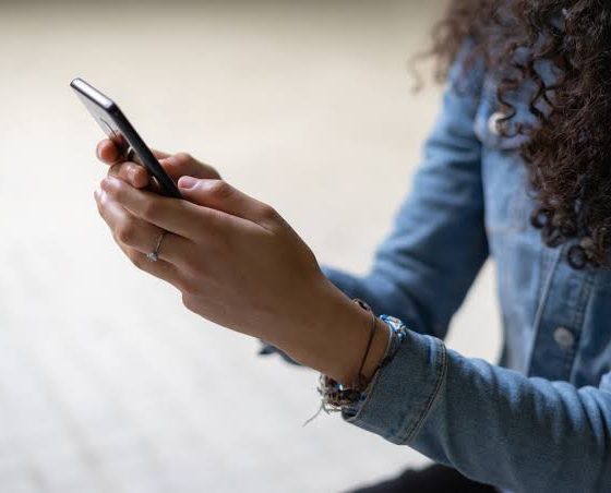 Mãe denuncia falta de bebedouro adequado na Escola Vida Nova e pede visita da gestão em Pombal
