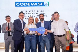 Hugo Motta participa da entrega de mais de 60 veículos e máquinas para fortalecer serviços nos municípios da Paraíba