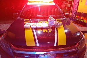 PRF apreende quase 7 kg de crack escondidos dentro de veículo na BR-230