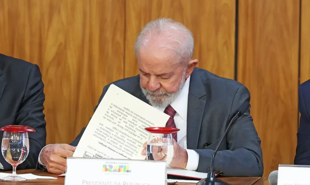 Lula sanciona leis que criam cadastro de condenados por violência doméstica