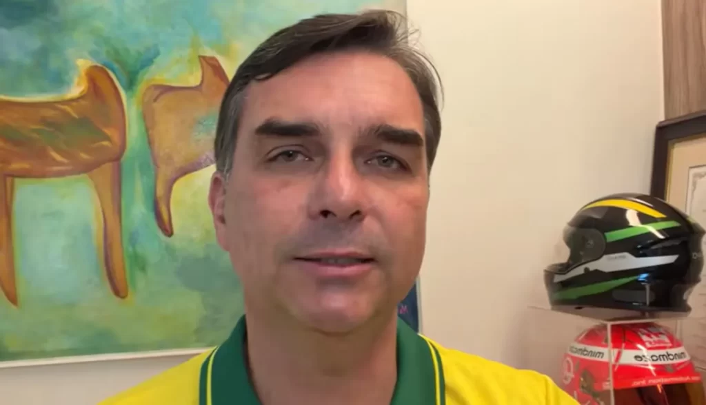 Flávio Bolsonaro é proibido de visitar o pai por 90 dias após carta escrita pelo ex-presidente