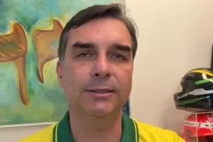 Flávio Bolsonaro é proibido de visitar o pai por 90 dias após carta escrita pelo ex-presidente
