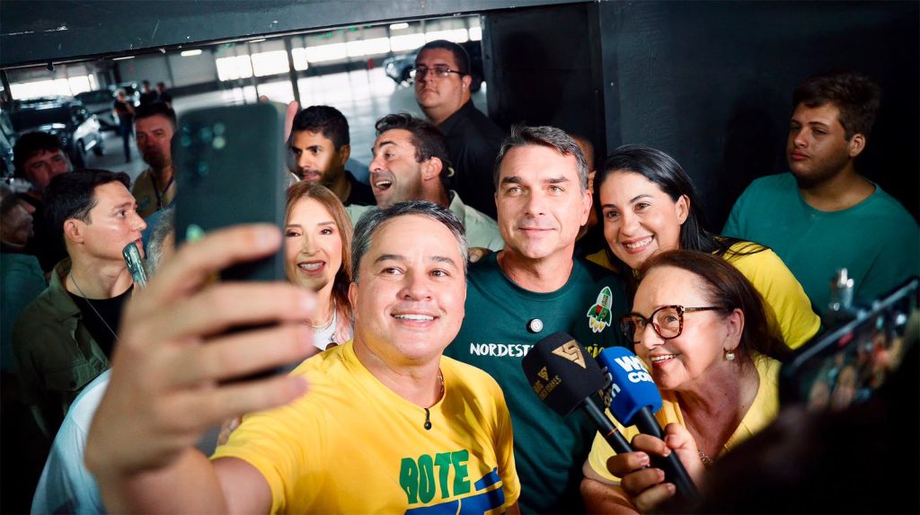 Efraim anuncia últimos detalhes para recepção a Flávio Bolsonaro em Campina nesta sexta-feira
