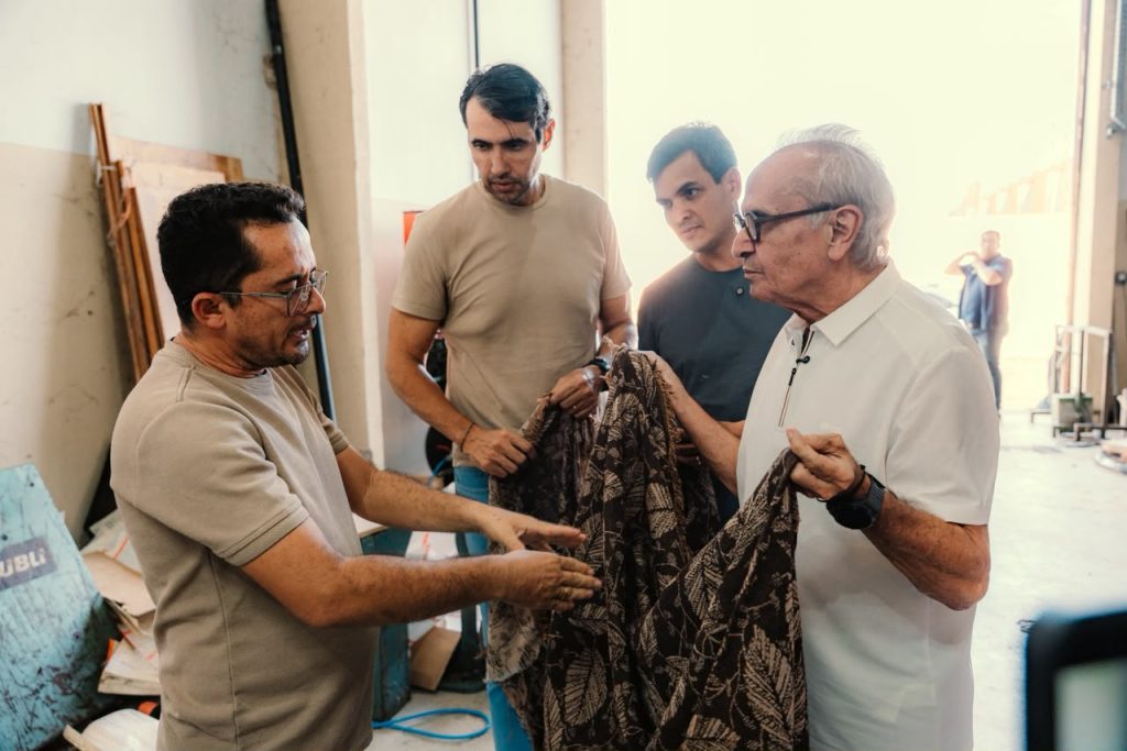 Em São Bento, Cícero visita fábricas têxteis e defende maior apoio do Estado aos produtores