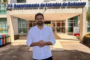 Dr. Jarques comemora asfaltamento para São Bento, Pombal, Matureia, Catolé do Rocha e Brejo do Cruz