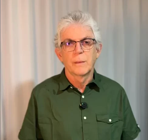 “Nem Lula pedindo”, garante RC sobre possibilidade de voto em João Azevedo para o Senado