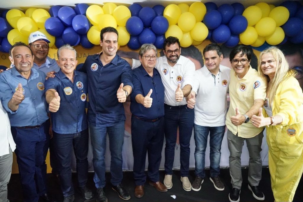 Com Lucas, João, Nabor e Murilo Galdino, evento de Dr. Jarques lota Clube Cabo Branco, em João Pessoa
