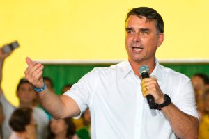 “Efraim tem competência e capacidade”: diz Flávio Bolsonaro durante convenção do PL