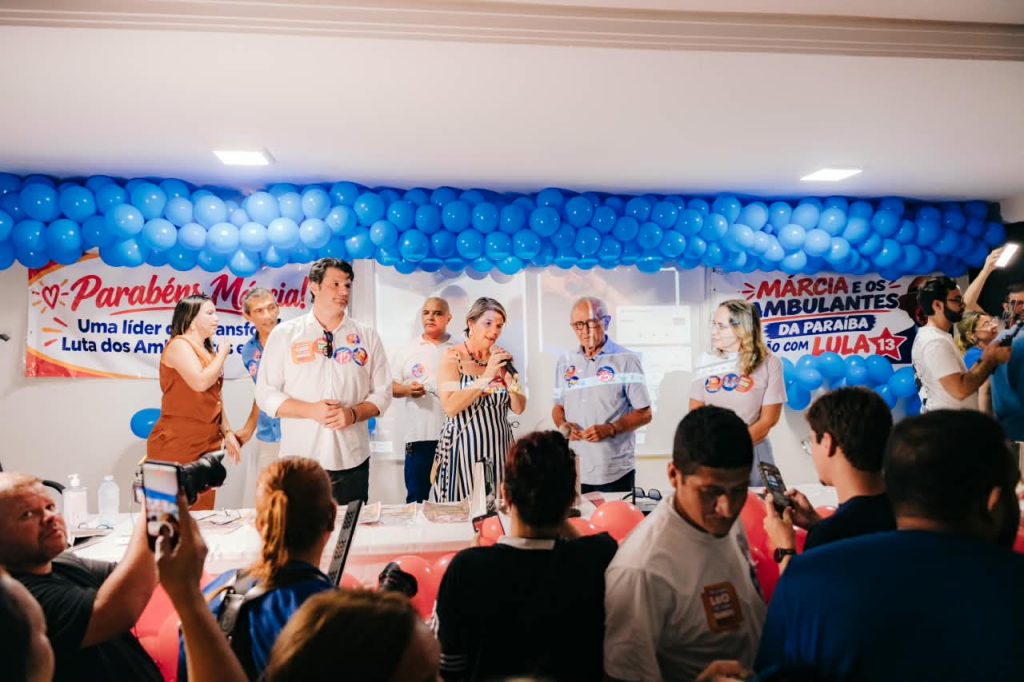 “Sou grata pela mudança que Cícero proporcionou na nossa vida”, diz representante dos ambulantes em confirmação de apoio