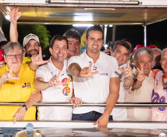 Lucas anuncia Vila Olímpica e destaca nova adutora durante comício em Catolé do Rocha