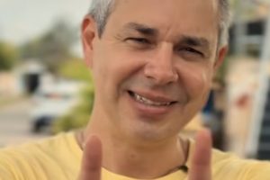 André Coutinho volta à política após cassação e entra na campanha de Lucas em Cabedelo