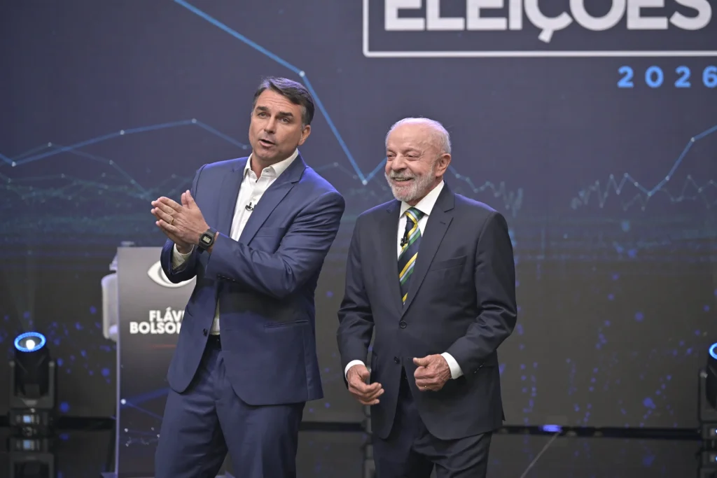 PoderData/Aya: Flávio 52% x Lula 48% nos votos válidos